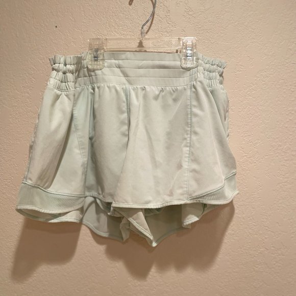 Lululemon Hotty Hot High-Rise Lined Short 2.5" - Picture 9 of 9